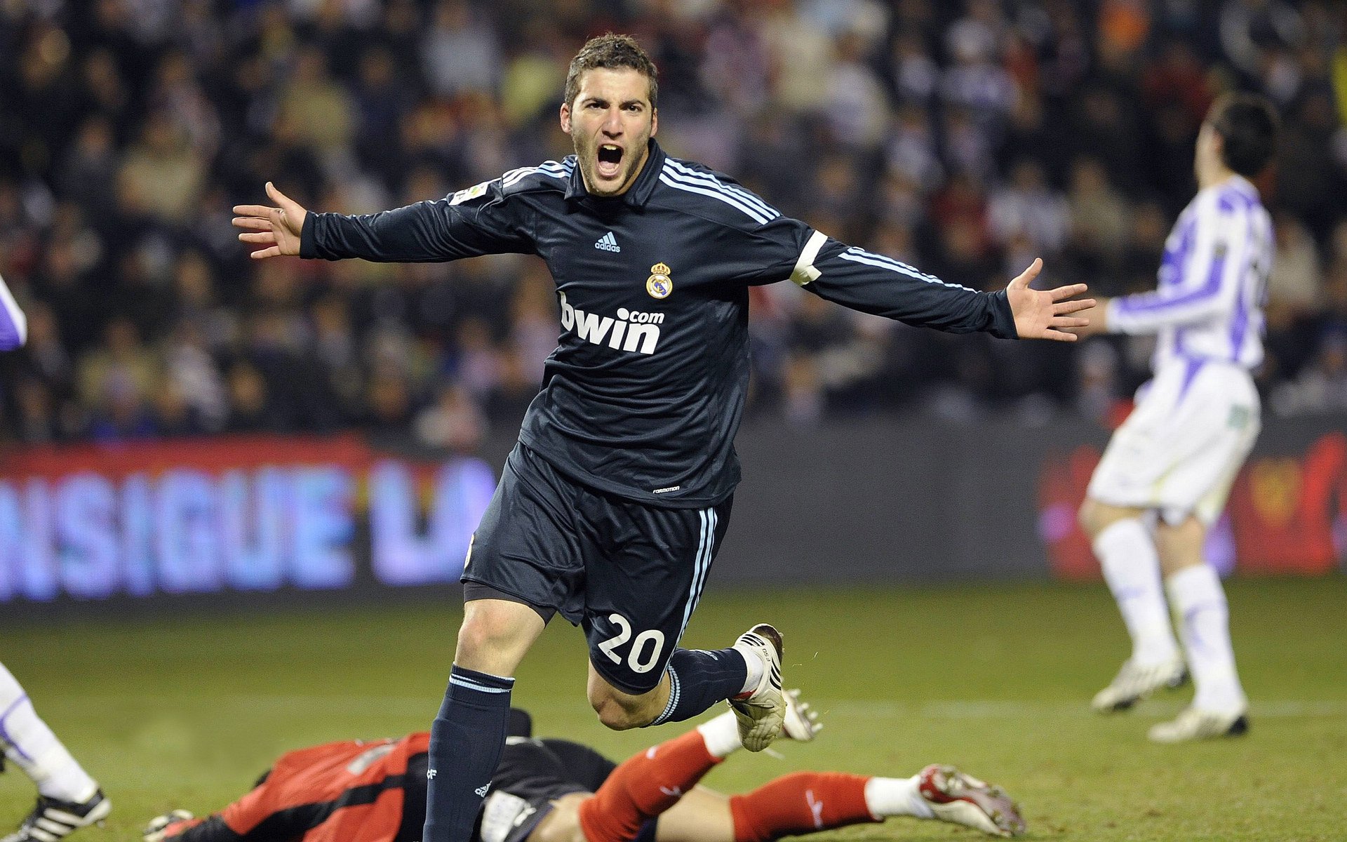 开云体育移动版-法甲科技创新推动足球发展，开启智能赛事新时代，法甲足球比赛视频